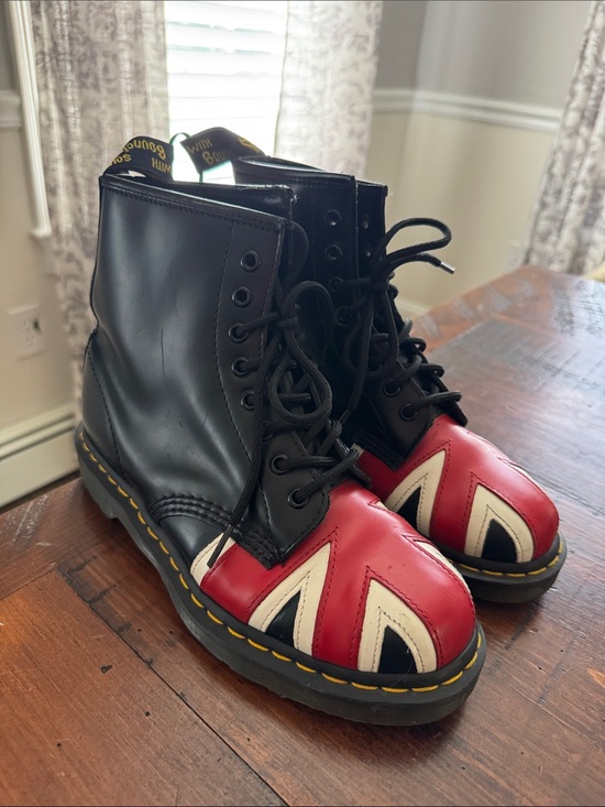 Dr. Martens Shoes - Dr. Doc Martens Union Jack Boots Size 39 Men 7 Women 8